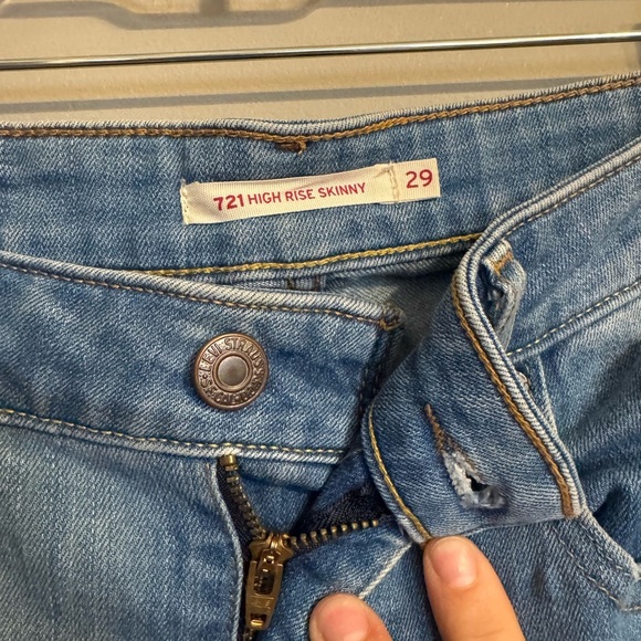 Levi’s Women's High-Rise Skinny Blue Distressed Jeans - Picture 4 of 9